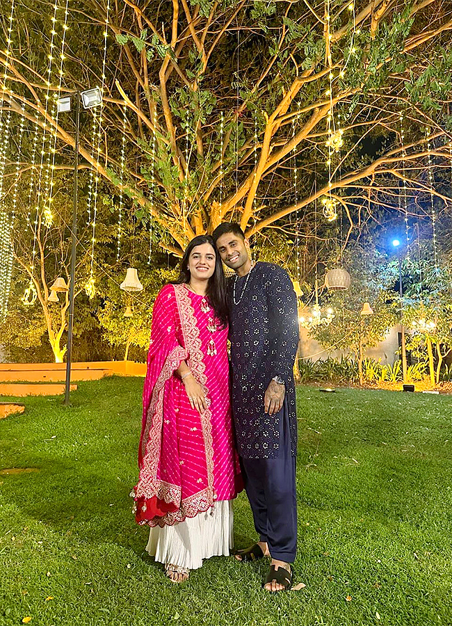 Suryakumar-Yadav-wife-Devisha-Shetty-celebrated-Karva-Chauth-festival_-_289_29.jpg 9