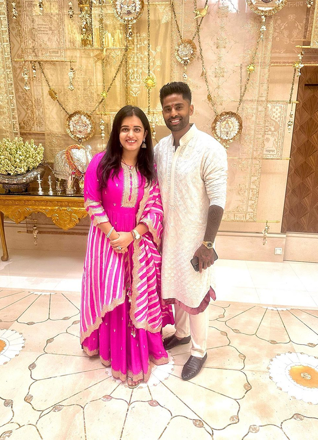 Suryakumar_20Yadav_20wife_20Devisha_20Shetty_20celebrated_20Karva_20Chauth_20festival__20_2813_29_0.jpg 13