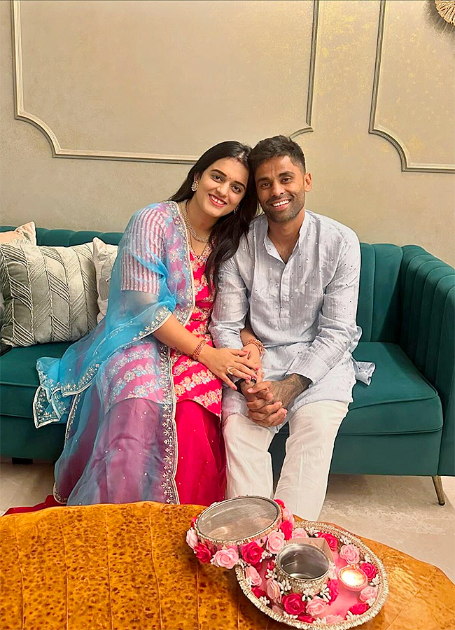 Suryakumar_20Yadav_20wife_20Devisha_20Shetty_20celebrated_20Karva_20Chauth_20festival__20_282_29_0.jpg 2