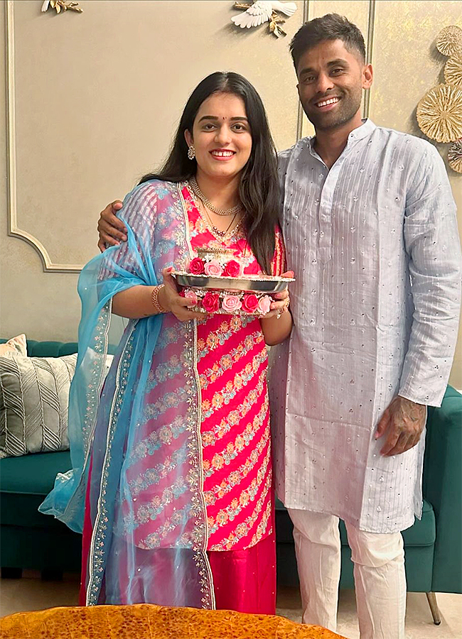Suryakumar_20Yadav_20wife_20Devisha_20Shetty_20celebrated_20Karva_20Chauth_20festival__20_284_29_0.jpg 5