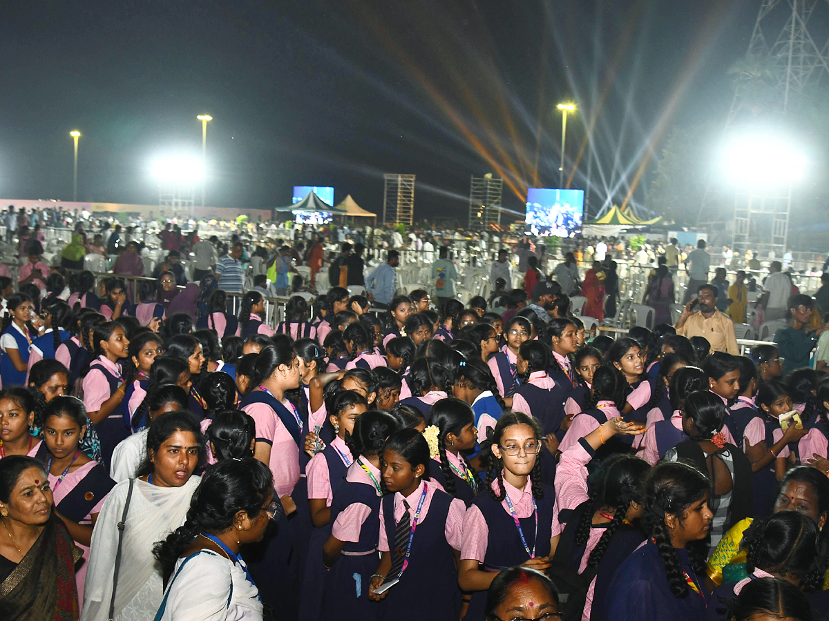 5k_20drones_20dazzle_20at_20drone_20show_20in_20Vijayawada_20Photos_20_281_29.jpg 2