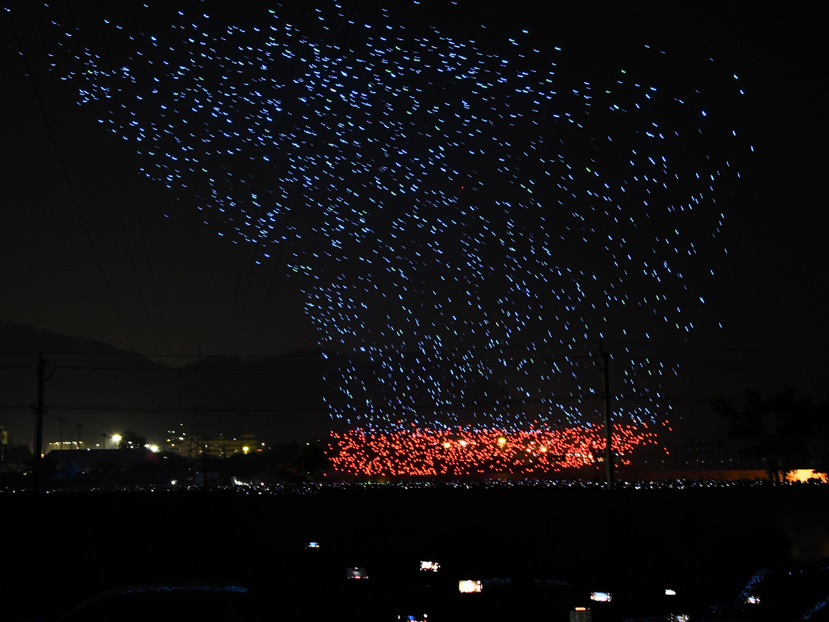 5k_20drones_20dazzle_20at_20drone_20show_20in_20Vijayawada_20Photos_20_2822_29.jpg 22