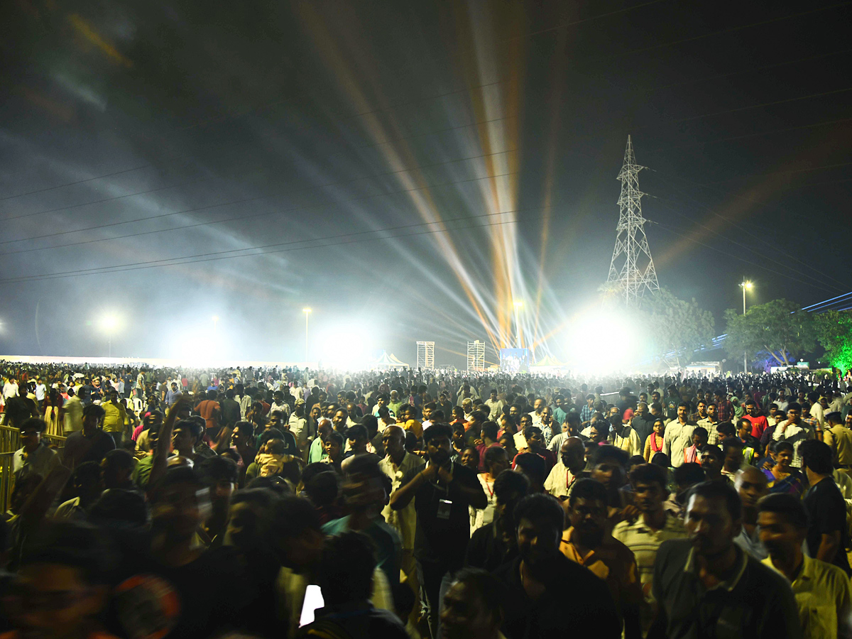 5k_20drones_20dazzle_20at_20drone_20show_20in_20Vijayawada_20Photos_20_283_29.jpg 4