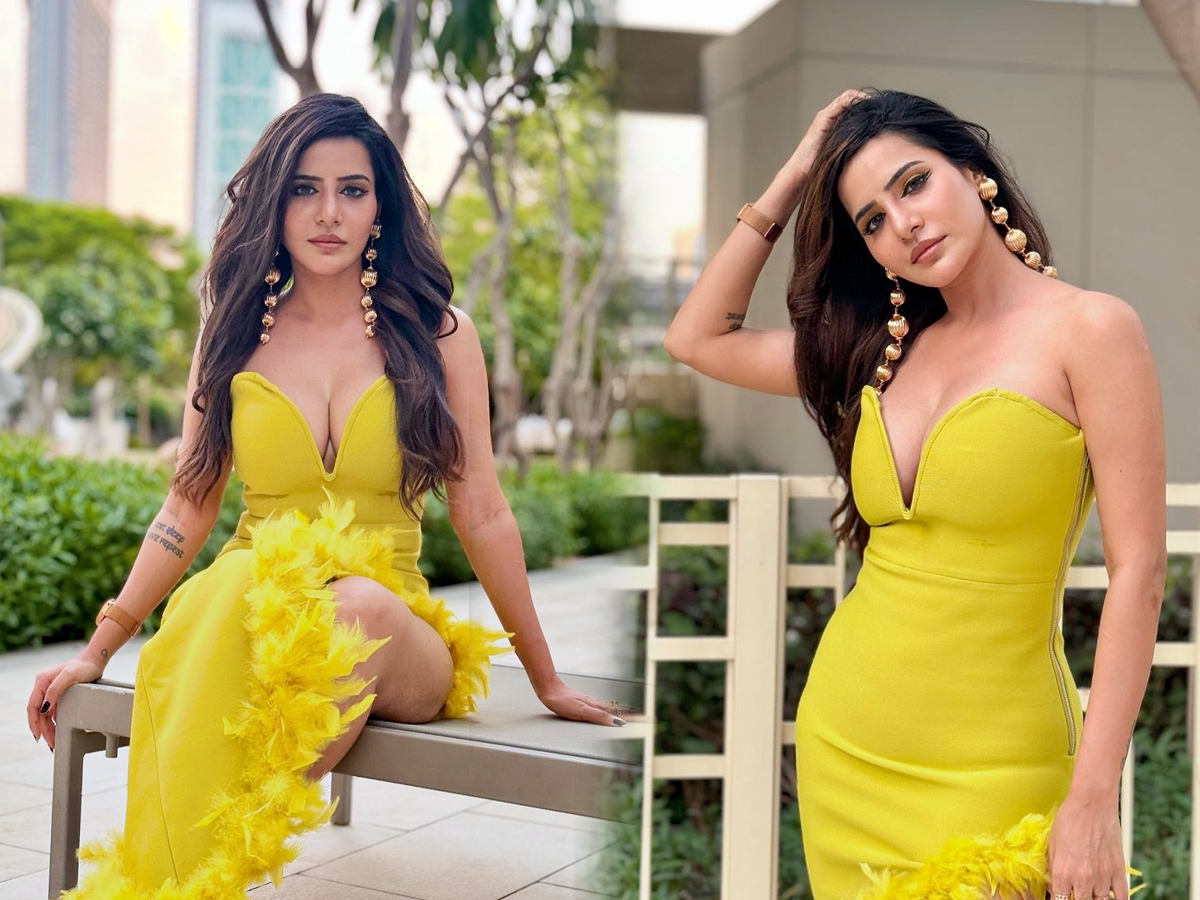 Ashu_20Reddy_200.jpg 1