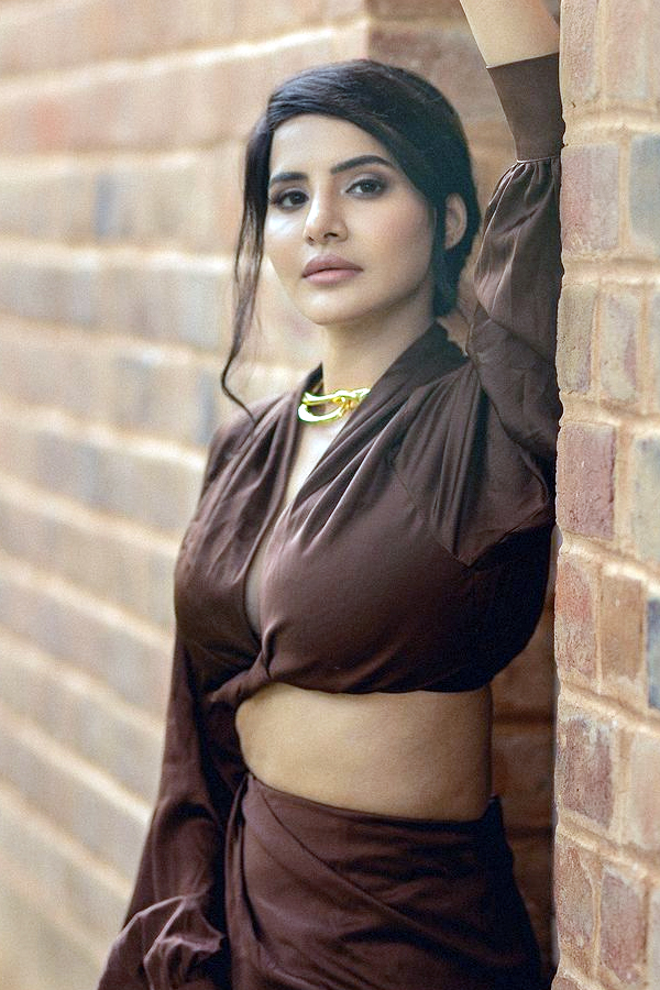 Ashu_20Reddy_2010.jpg 11