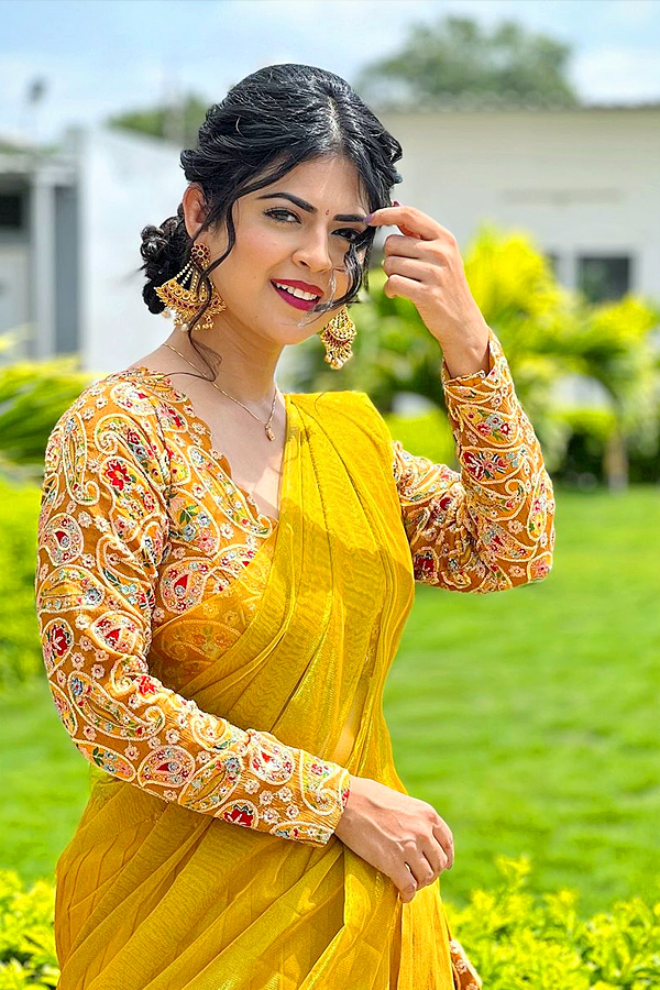 Devatha_20Serial_20Actress_20Mansi_20Joshi_20gets_20engaged_20photos_20_285_29.jpg 13