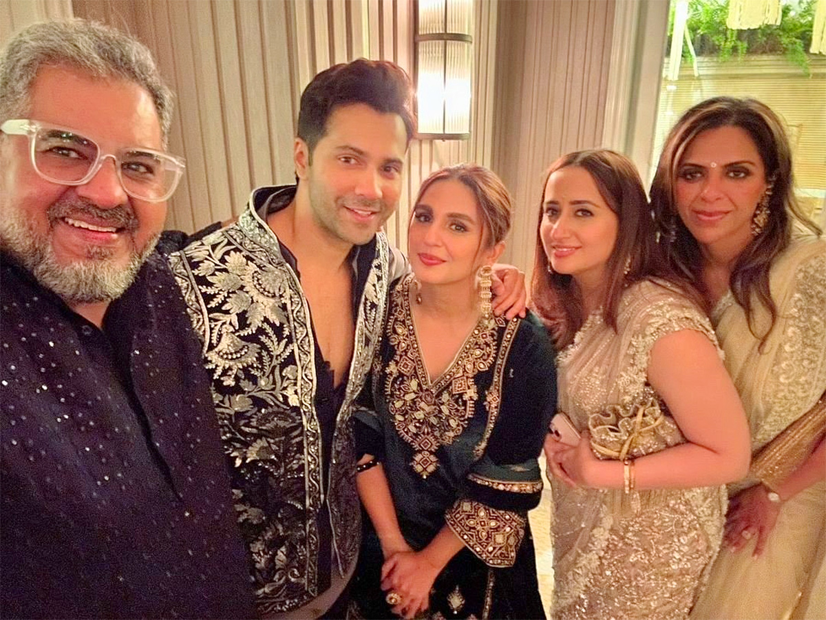 Diwali_202024_20kicks_20off_20with_20Manish_20Malhotra_20annual_20party_20Photos_13.jpg 13