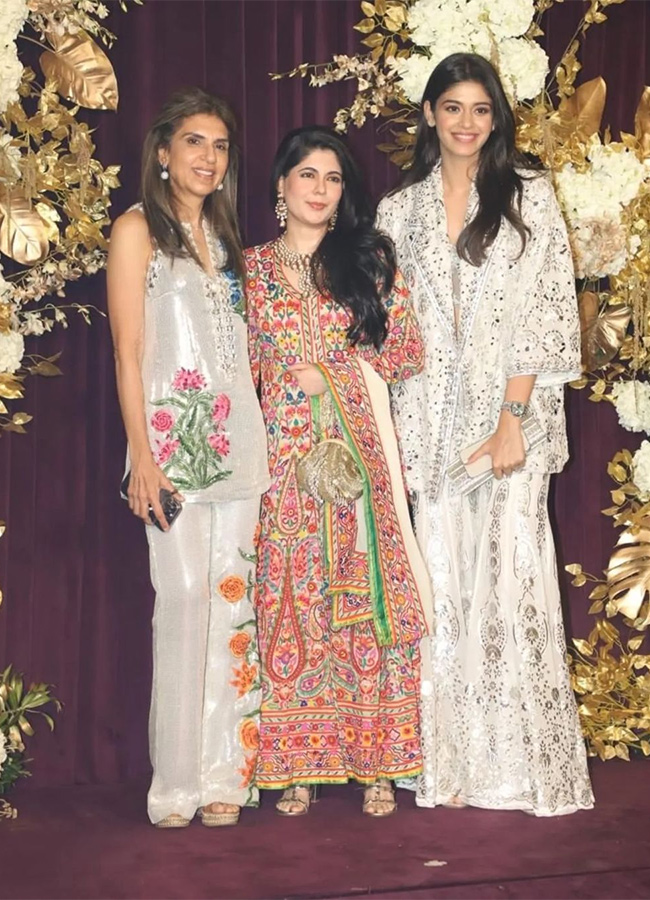 Diwali_202024_20kicks_20off_20with_20Manish_20Malhotra_20annual_20party_20Photos_18.jpg 18