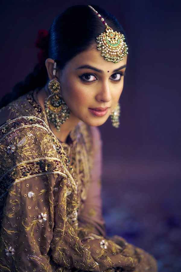 Genelia_20diwali_20looks10.jpg 11