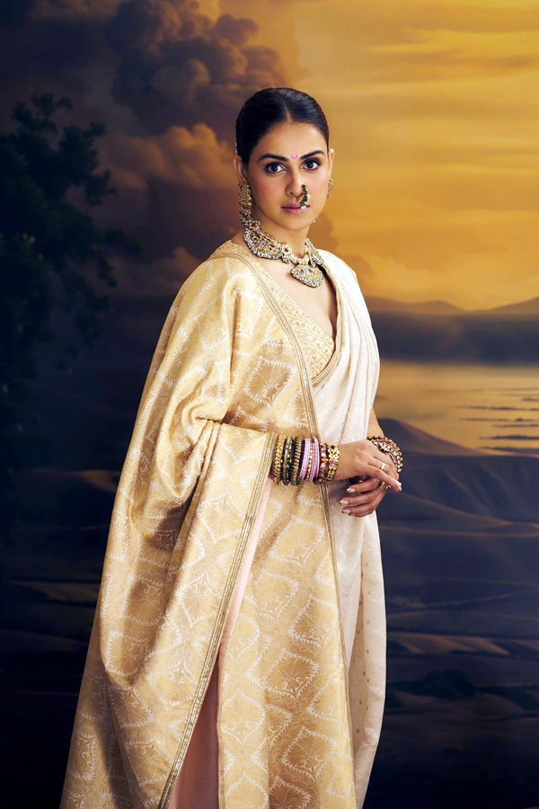 Genelia_20diwali_20looks12.jpg 13