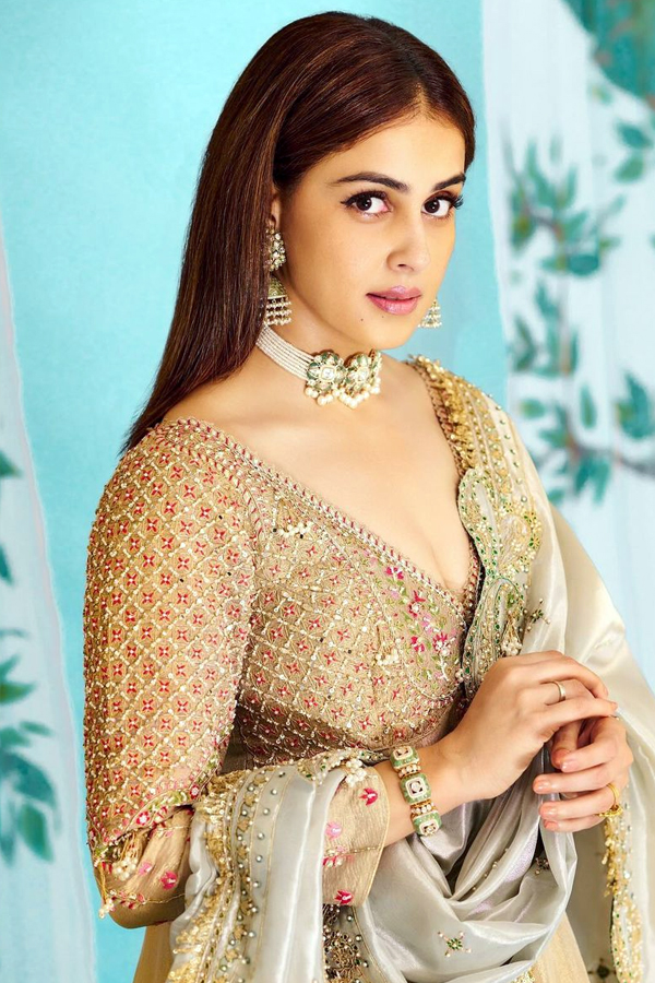 Genelia_20diwali_20looks16.jpg 17