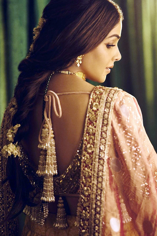 Genelia_20diwali_20looks2.jpg 3