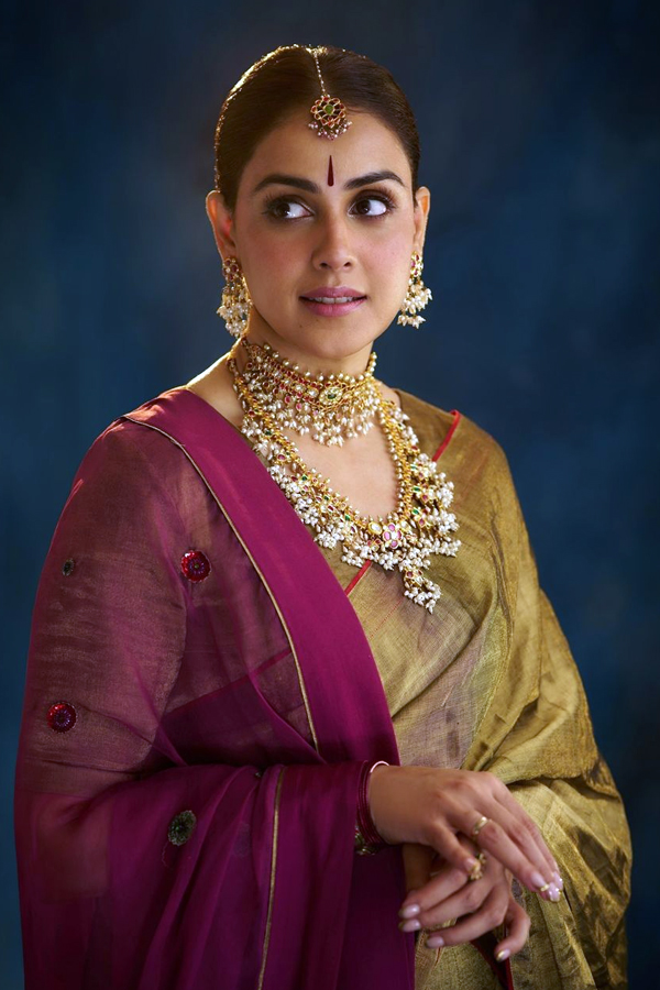 Genelia_20diwali_20looks7.jpg 8
