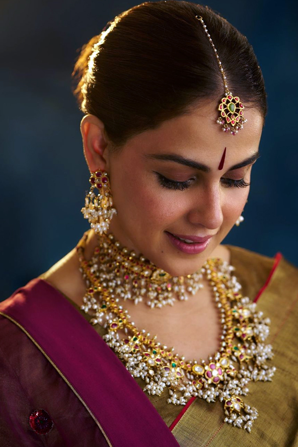 Genelia_20diwali_20looks8.jpg 9