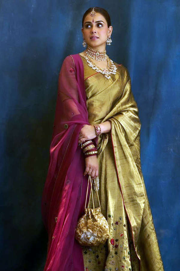 Genelia_20diwali_20looks9.jpg 10