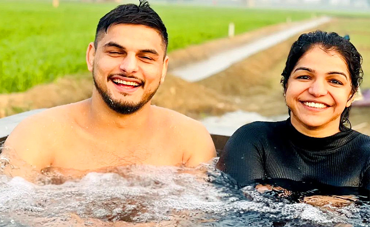Intresting_20Facts_20About_20Wrestler_20Sakshi_20Malik_20Husband_2C_20satyawark_20kadian_20Photos_20_2810_29.jpg 11