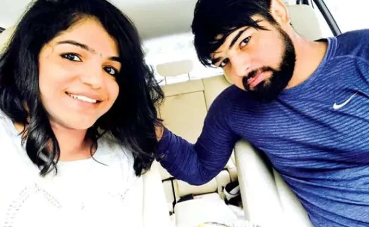 Intresting_20Facts_20About_20Wrestler_20Sakshi_20Malik_20Husband_2C_20satyawark_20kadian_20Photos_20_282_29.jpg 5