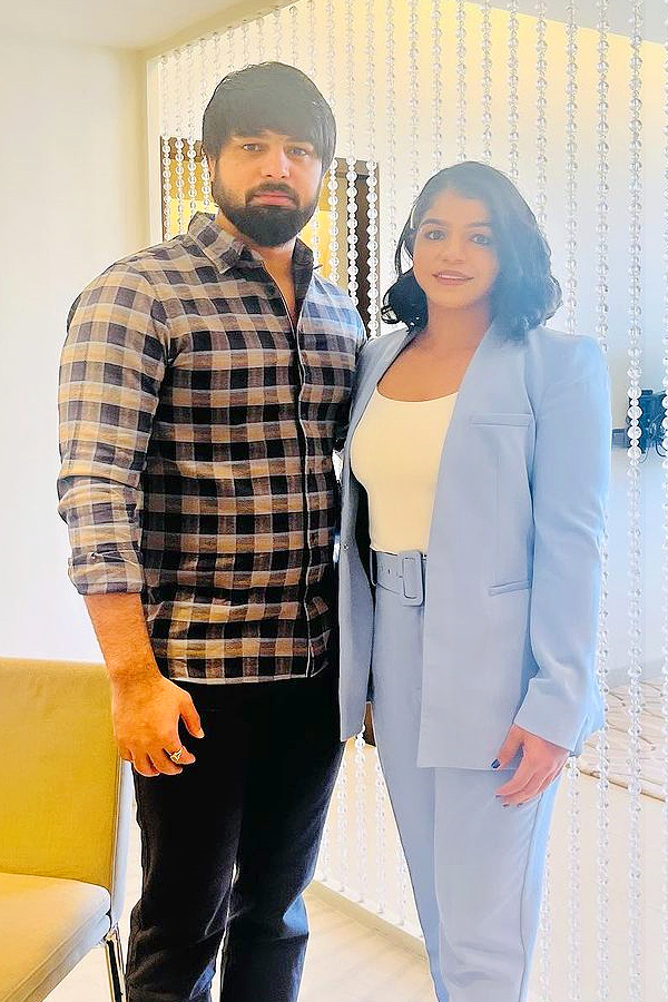 Intresting_20Facts_20About_20Wrestler_20Sakshi_20Malik_20Husband_2C_20satyawark_20kadian_20Photos_20_286_29.jpg 7