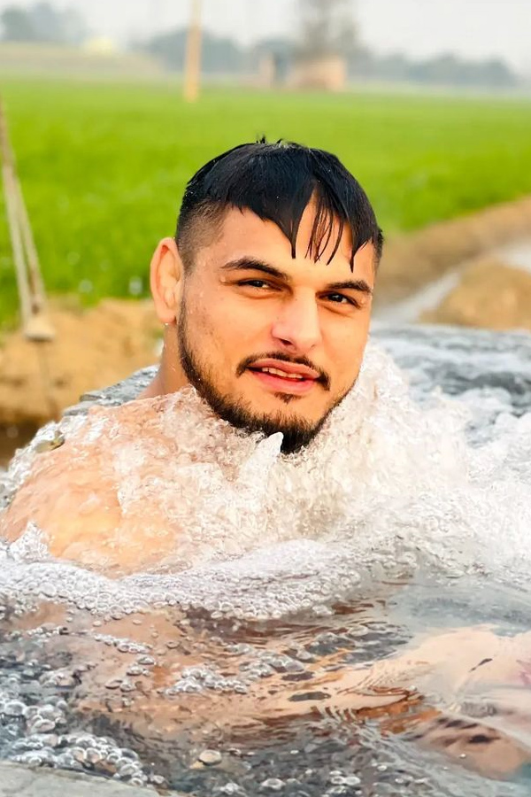 Intresting_20Facts_20About_20Wrestler_20Sakshi_20Malik_20Husband_2C_20satyawark_20kadian_20Photos_20_288_29.jpg 9