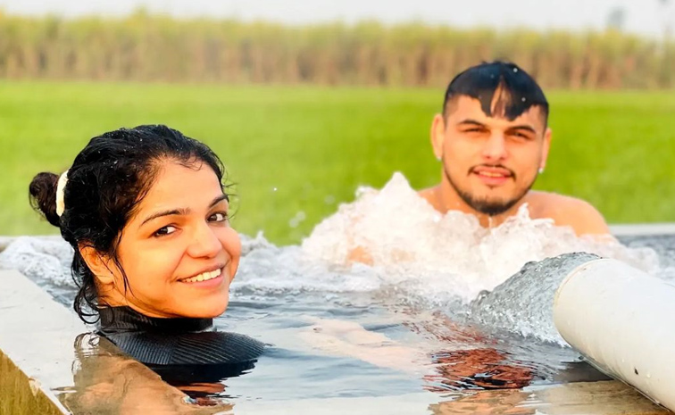 Intresting_20Facts_20About_20Wrestler_20Sakshi_20Malik_20Husband_2C_20satyawark_20kadian_20Photos_20_289_29.jpg 10