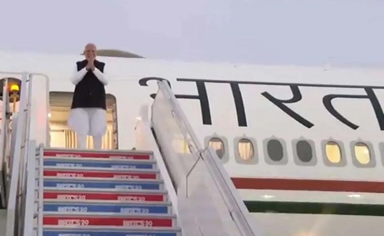 Pm-Narendra-Modi-Emplanes-F.jpg