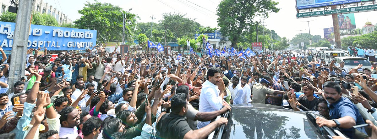 YS_20Jagan_20Visit_20Guntur_20To_20Console_20Badvel_20Victim_20Family_20Photos_11.jpg 4