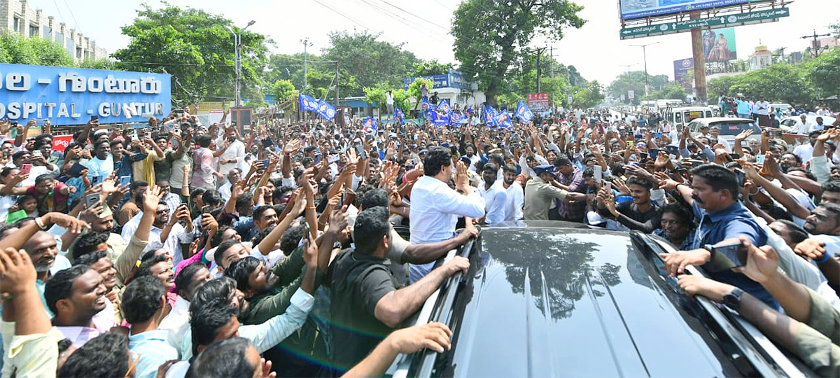 YS_20Jagan_20Visit_20Guntur_20To_20Console_20Badvel_20Victim_20Family_20Photos_6.jpg 3