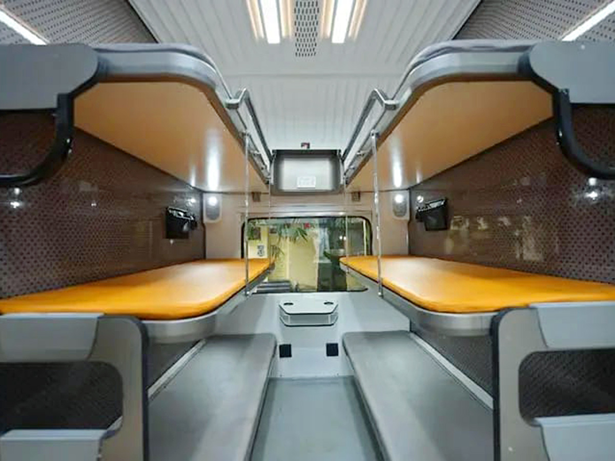 vande_20bharat_20express_20train_20sleeper_20coach_20hd_20photos__20_2813_29.jpg 13