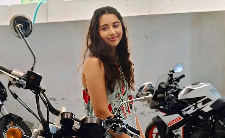 Actress_20Satya_20Krishnan_20Daughter_20As_20a_20Heroine_20Ananya_20Krishnan_20Photos_20Goes_20Viral_20in_20Social_20Media_20_285_29.jpg 1