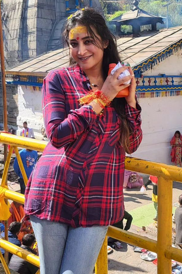 Bhanu_20Sree2.jpg 3