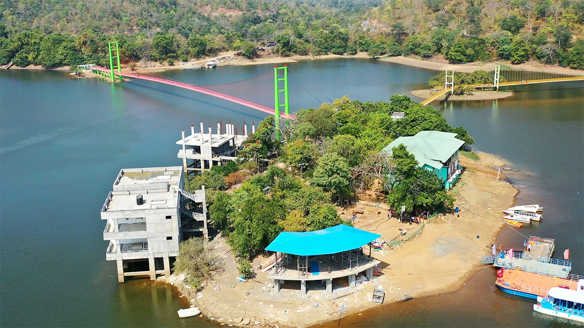 Laknavaram_20Lake_20is_20a_20lake_20in_20Govindaraopet_20mandal_20in_20Mulugu_20district__20_2824_29.jpg 24