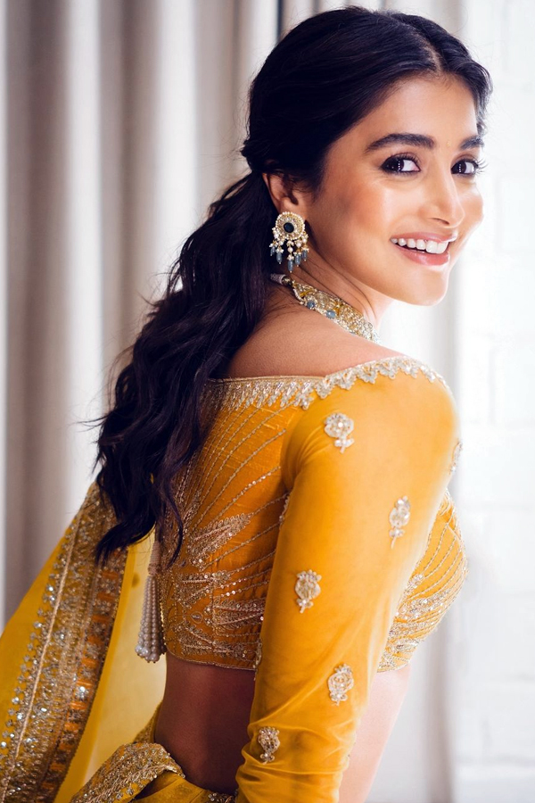 Pooja_20Hegdhe_20photos15.jpg 16