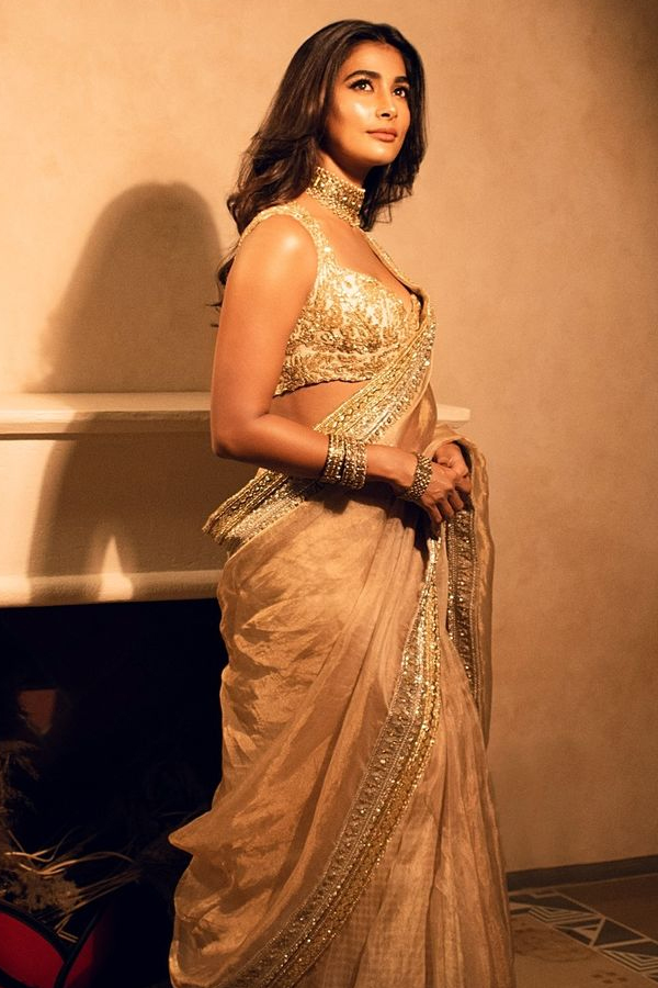Pooja_20Hegdhe_20photos5.jpg 6