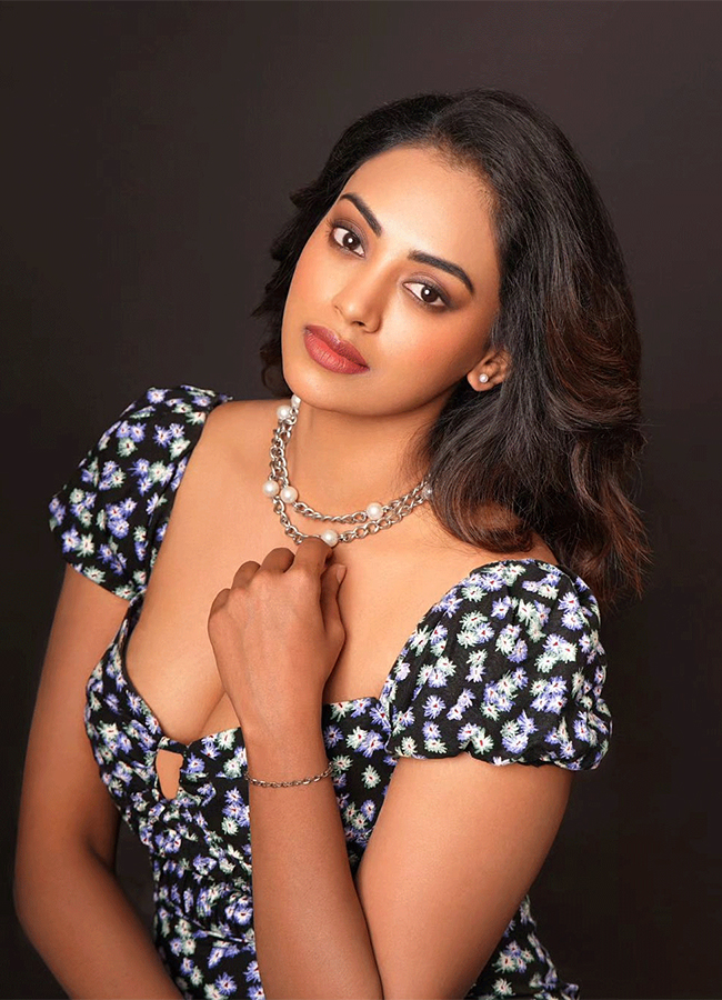 Actress_20Kamakshi_20Bhaskarla_20Hot_20HD_20Photos_10.jpg 8