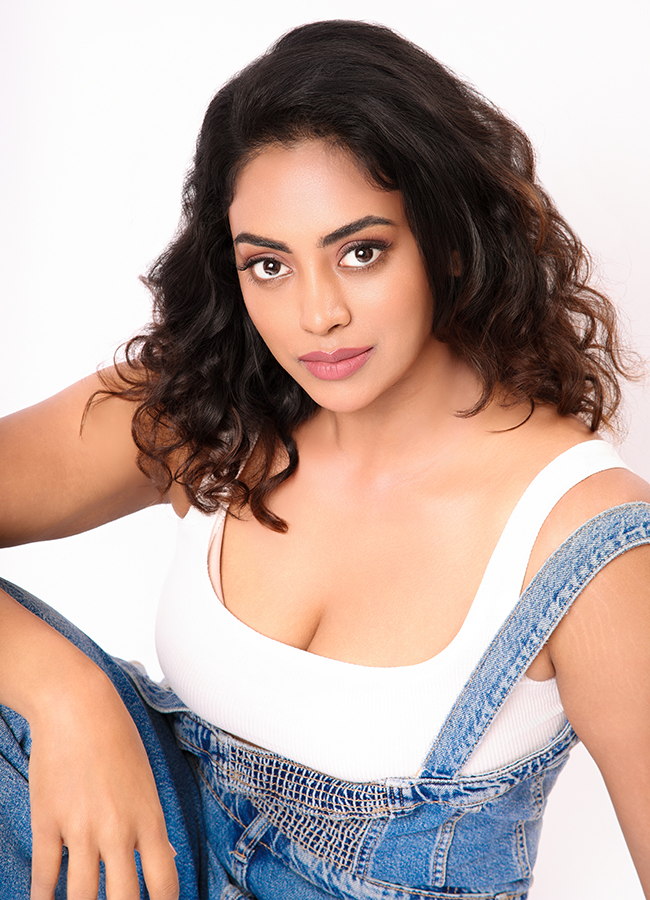 Actress_20Kamakshi_20Bhaskarla_20Hot_20HD_20Photos_11.jpg 9