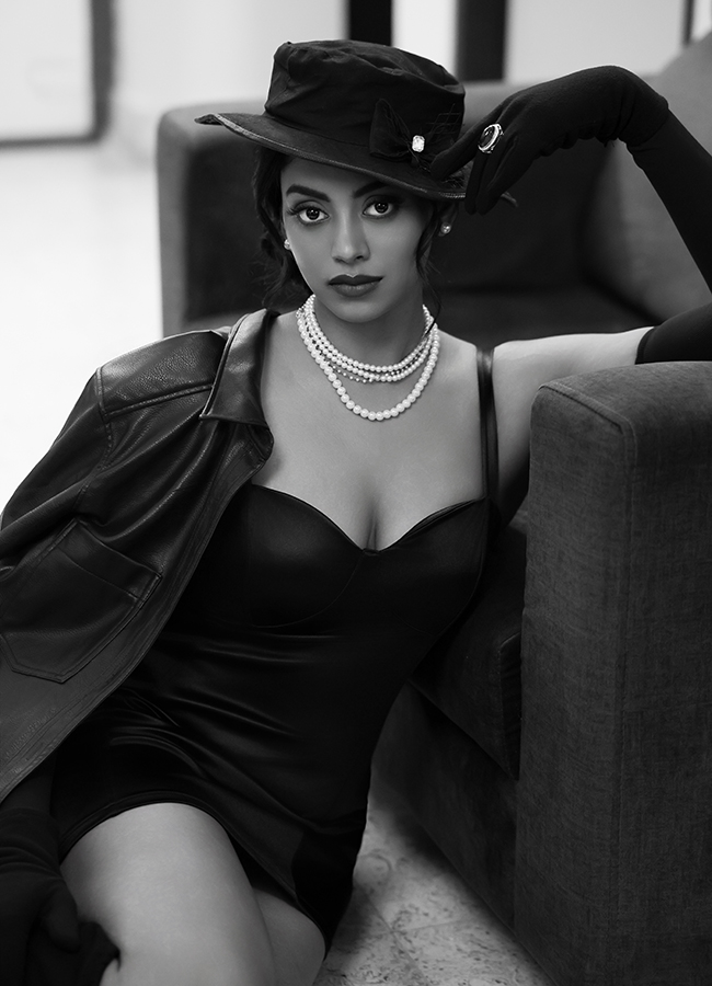 Actress_20Kamakshi_20Bhaskarla_20Hot_20HD_20Photos_9.jpg 7