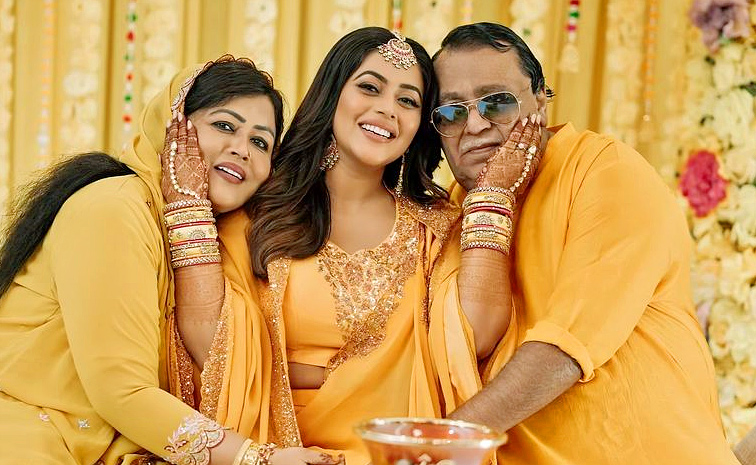 Actress_20Poorna_20Wedding_20Anniversary_20Pics_20Goes_20Viral_20in_20Social_20Media_20_281_29.jpg 2
