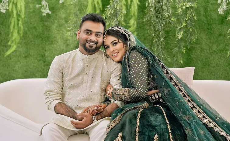 Actress_20Poorna_20Wedding_20Anniversary_20Pics_20Goes_20Viral_20in_20Social_20Media_20_282_29.jpg 3