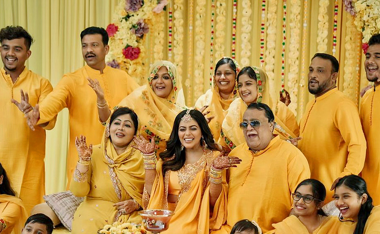 Actress_20Poorna_20Wedding_20Anniversary_20Pics_20Goes_20Viral_20in_20Social_20Media_20_283_29.jpg 4