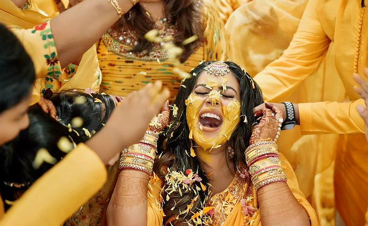 Actress_20Poorna_20Wedding_20Anniversary_20Pics_20Goes_20Viral_20in_20Social_20Media_20_288_29.jpg 8