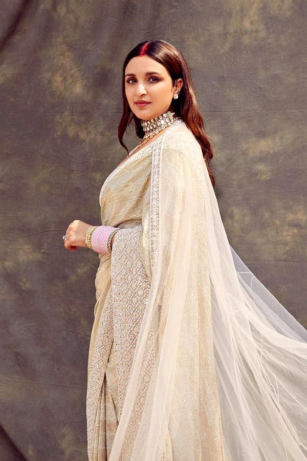 Parineeti_20Chopra-Raghav_20Chadha_20Feel_20_26_23039_3BHappy_26_23039_3B_20As_20Shankaracharya_20Visits_20Their_20Delhi_20Residence_20for_20the_20_26_23039_3BPaduka_20Puja_26_23039_3B_20Photos_20_281_29.jpg 6