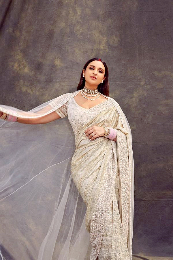 Parineeti_20Chopra-Raghav_20Chadha_20Feel_20_26_23039_3BHappy_26_23039_3B_20As_20Shankaracharya_20Visits_20Their_20Delhi_20Residence_20for_20the_20_26_23039_3BPaduka_20Puja_26_23039_3B_20Photos_20_283_29.jpg 8