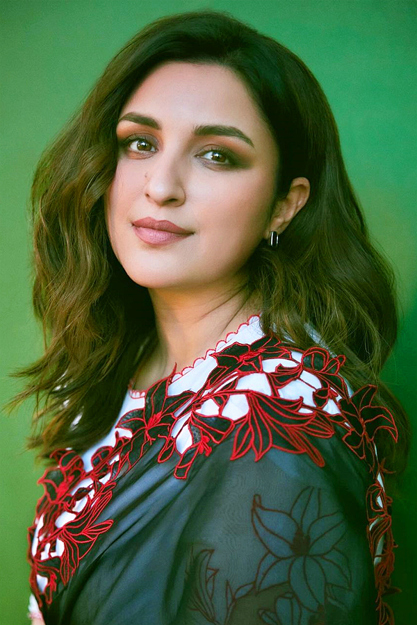 Parineeti_20Chopra-Raghav_20Chadha_20Feel_20_26_23039_3BHappy_26_23039_3B_20As_20Shankaracharya_20Visits_20Their_20Delhi_20Residence_20for_20the_20_26_23039_3BPaduka_20Puja_26_23039_3B_20Photos_20_288_29.jpg 13
