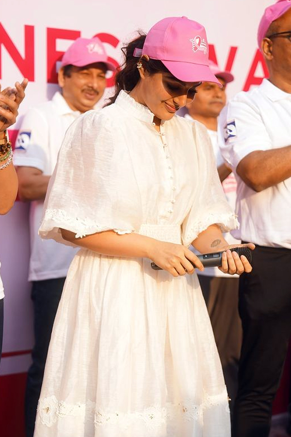 Samyukthamenon_20walkathon5.jpg 6