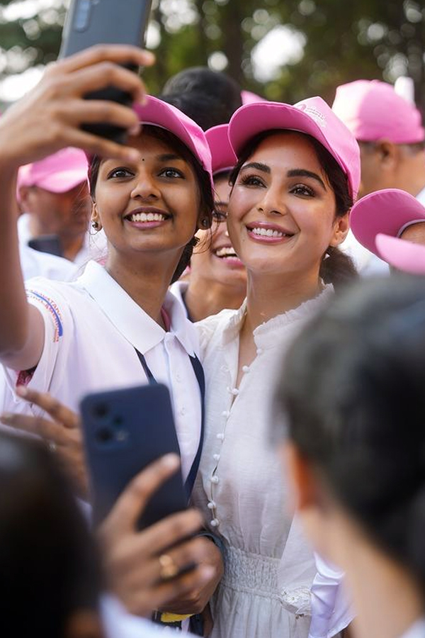 Samyukthamenon_20walkathon9.jpg 10
