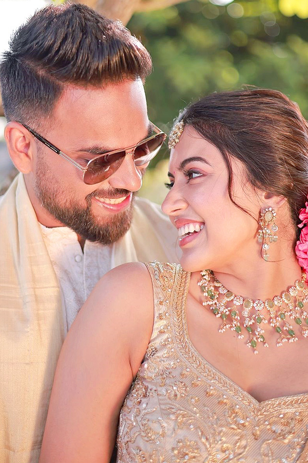 Tollywood_20Actress_20Anju_20Kurian_20Engagement_20Photos_20Goes_20Viral_20on_20Social_20Media_20_282_29.jpg 3