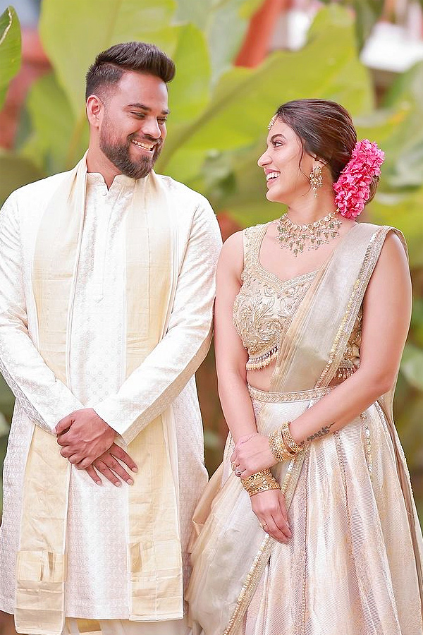 Tollywood_20Actress_20Anju_20Kurian_20Engagement_20Photos_20Goes_20Viral_20on_20Social_20Media_20_285_29.jpg 6