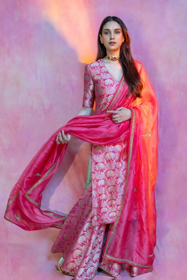 Aditi-Rao-Hydari-10.jpg 11