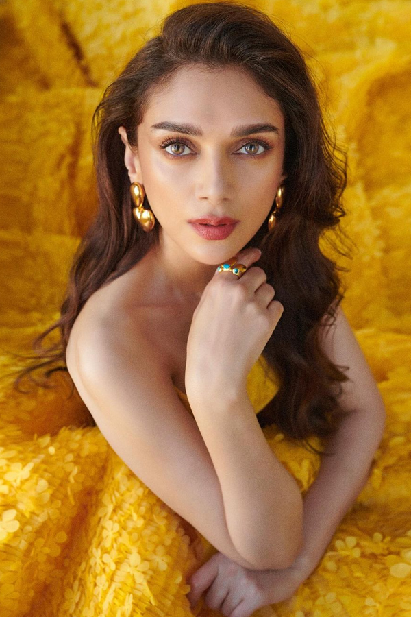 Aditi-Rao-Hydari-16.jpg 17