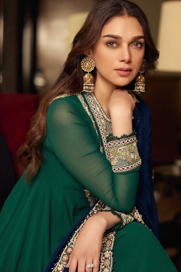 Aditi-Rao-Hydari-20.jpg 21